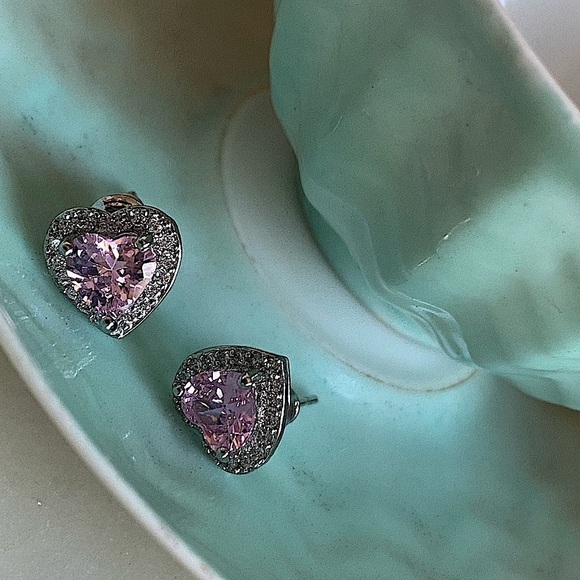 CZ heart shaped earrings - Picture 1 of 13